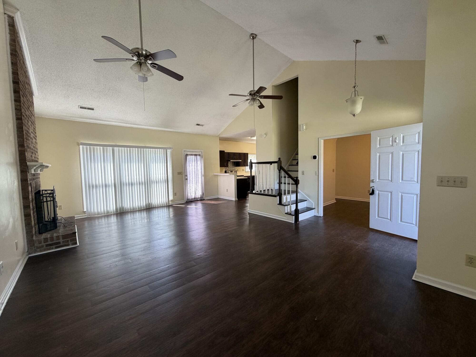 160 Wainwright Summerville, SC 29485 - Photo 3 of 18 IMG_5871