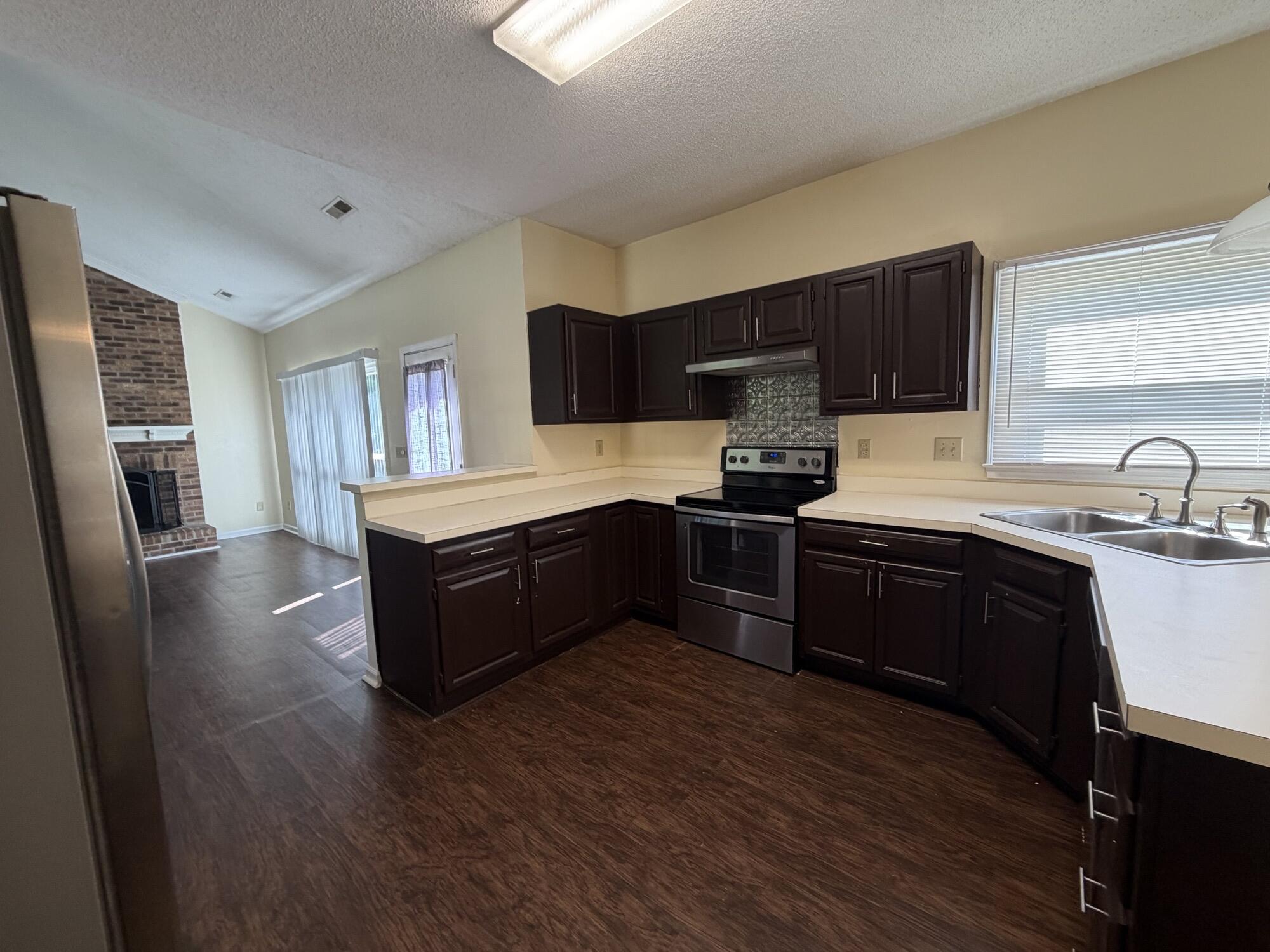 160 Wainwright Summerville, SC 29485 - Photo 8 of 18 IMG_5866