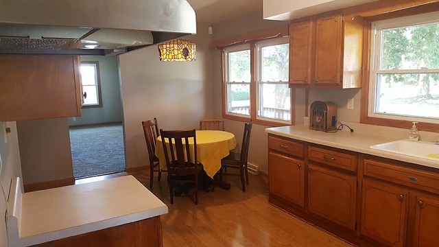 130 West Iowa Street Spring Valley, IL 61362 - Photo 3 of 7 a view of a dining room with furniture and window