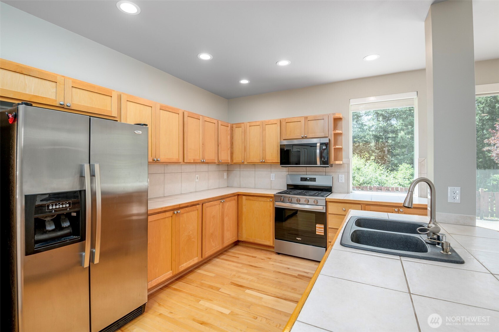 28011 Maple Ridge Way Southeast Maple Valley, WA 98038 - Photo 10 of 39