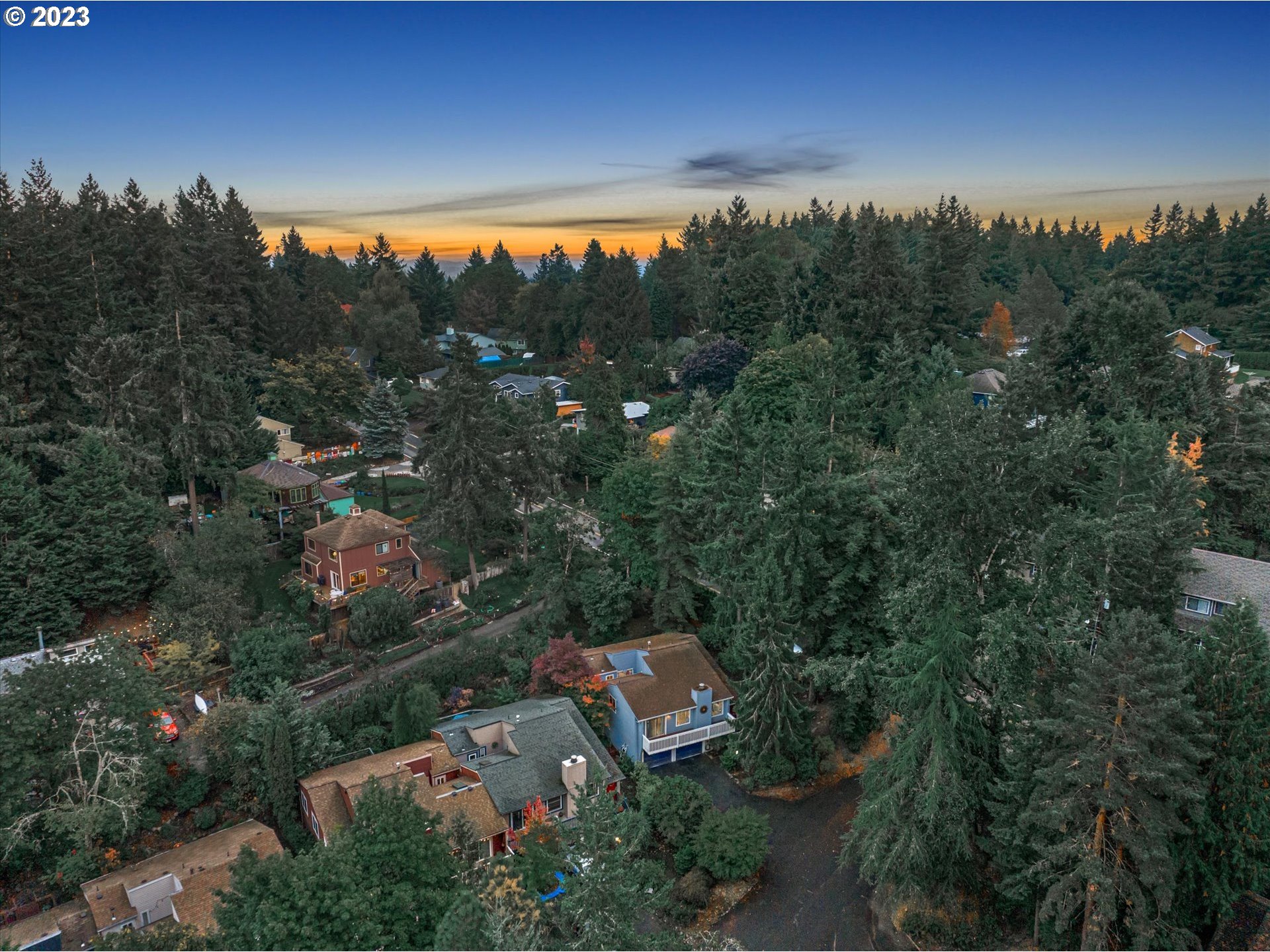10038 Southwest Quail Post Road Portland, OR 97219 - Photo 4 of 41 Gallery Image 4