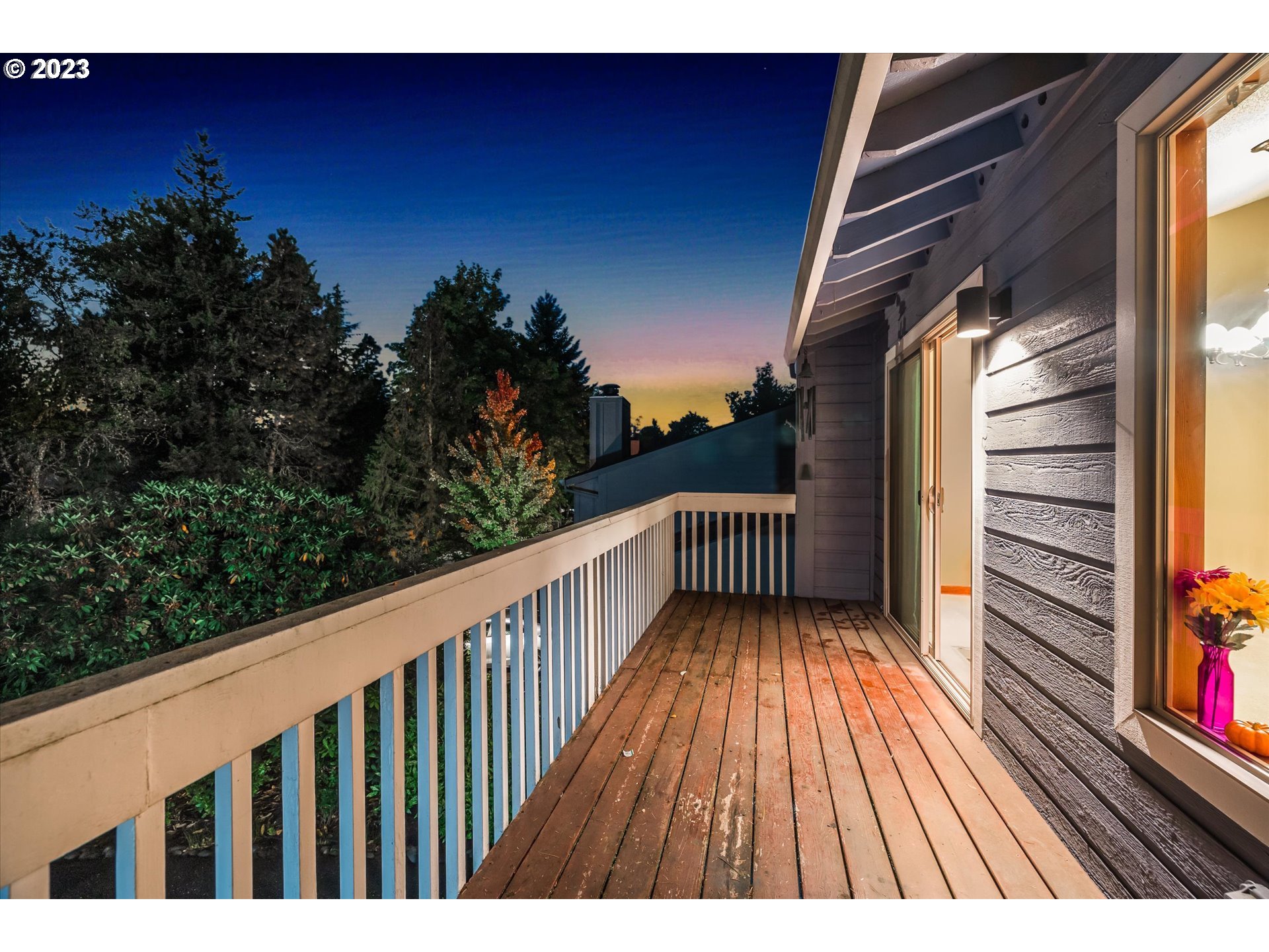 10038 Southwest Quail Post Road Portland, OR 97219 - Photo 9 of 41 Gallery Image 9