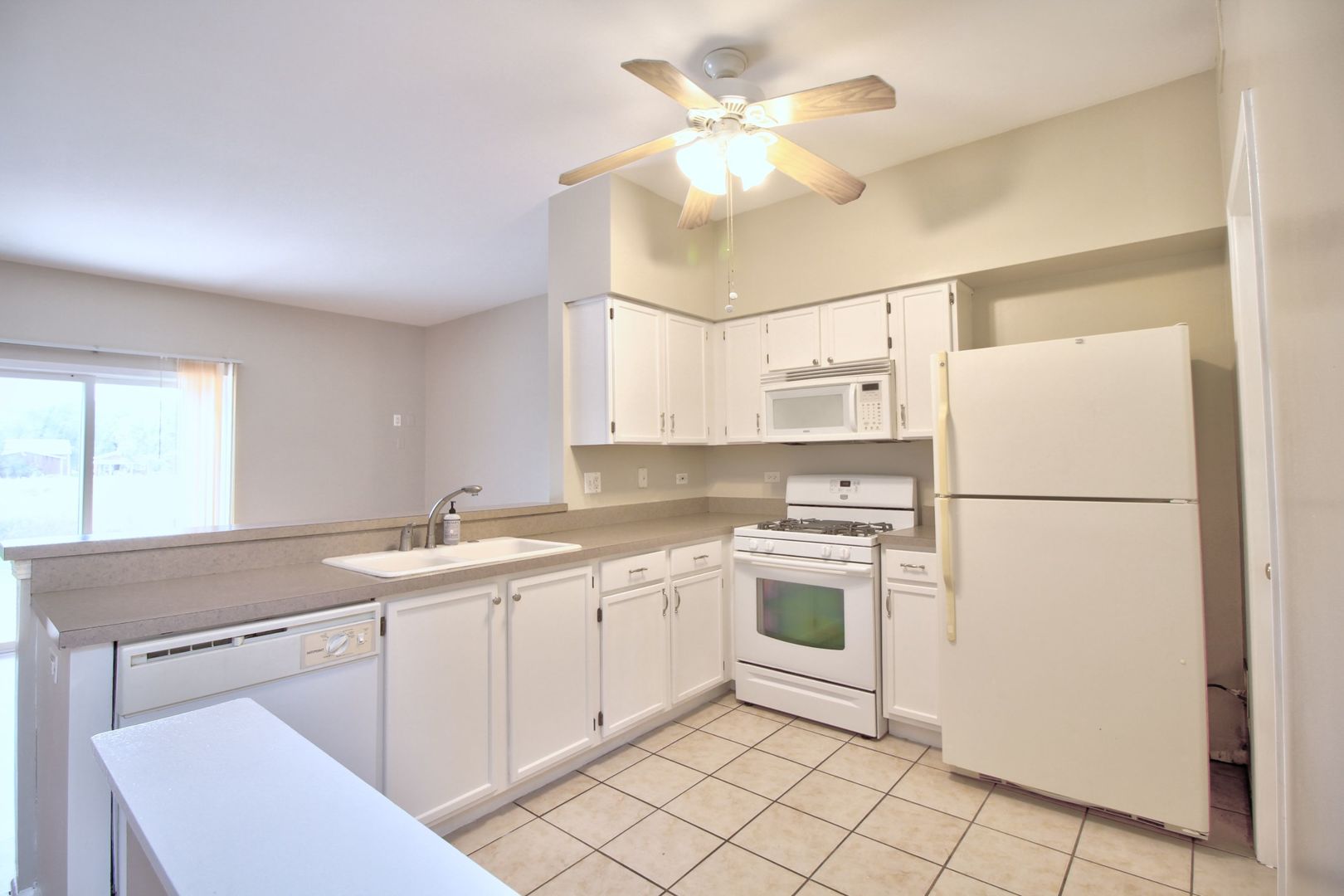 2423 Oak Tree Lane, Unit 2423 Plainfield, IL 60586 - Photo 5 of 13