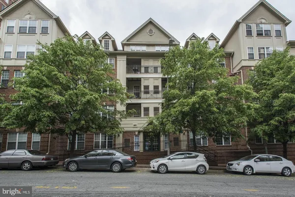 $3,295 | 1320 North Wayne Street, Unit 307, Arlington, VA 22201
