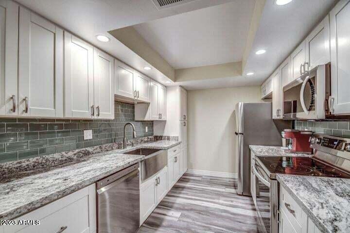 3825 East Camelback Road, Unit 178 Phoenix, AZ 85018 - Photo 3 of 11 Kitchen view