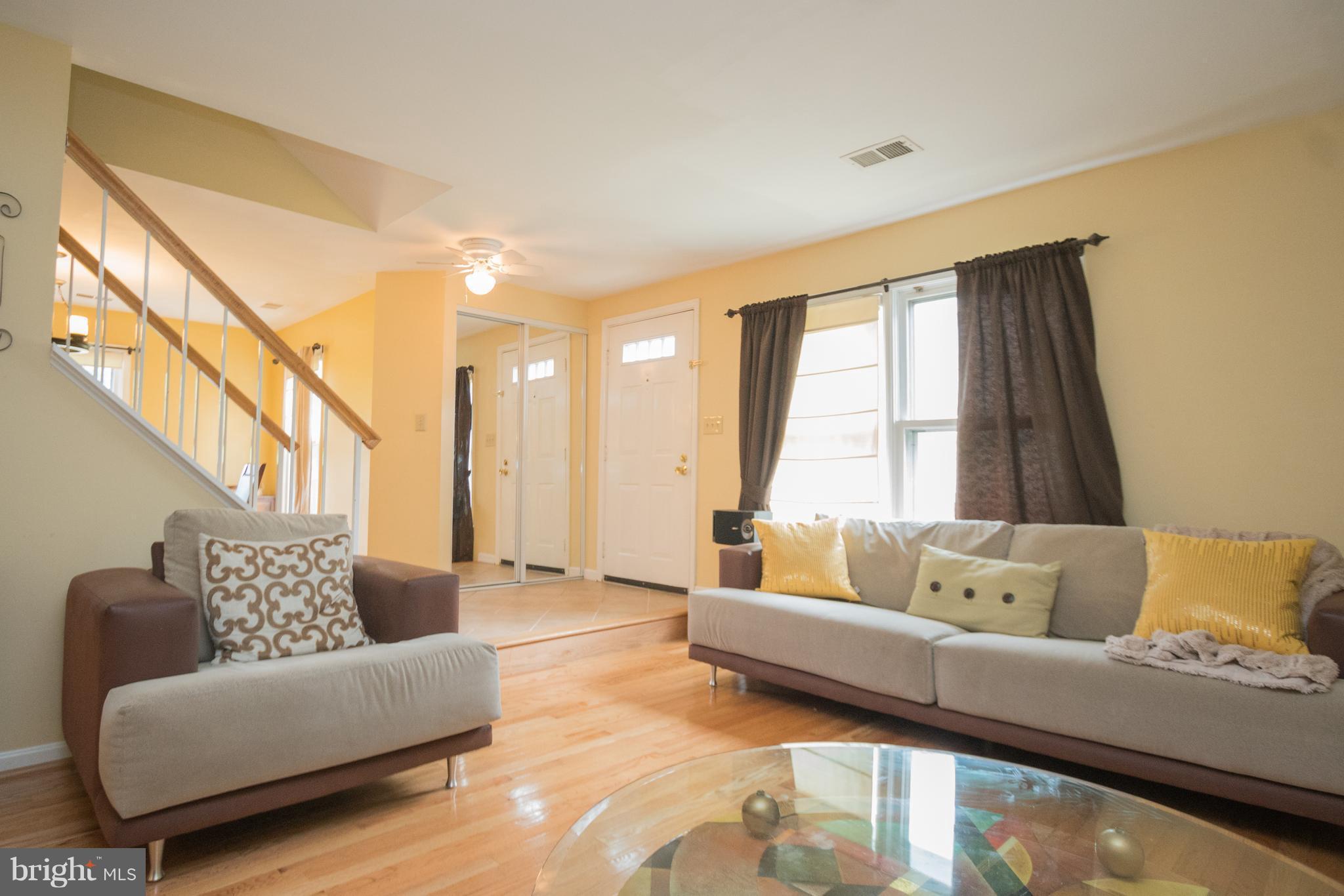 9501 Snead Court, Unit 100 Laurel, MD 20708 - Photo 3 of 26 Living Room