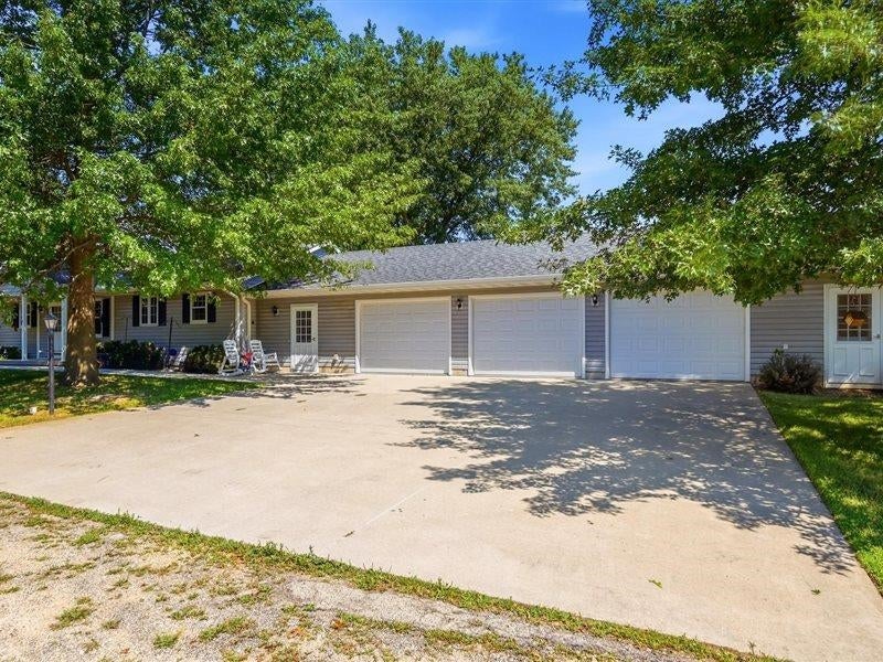 9800-9801 Cedar Street Bernard, IA 52032 - Photo 3 of 52 Gallery Image 3
