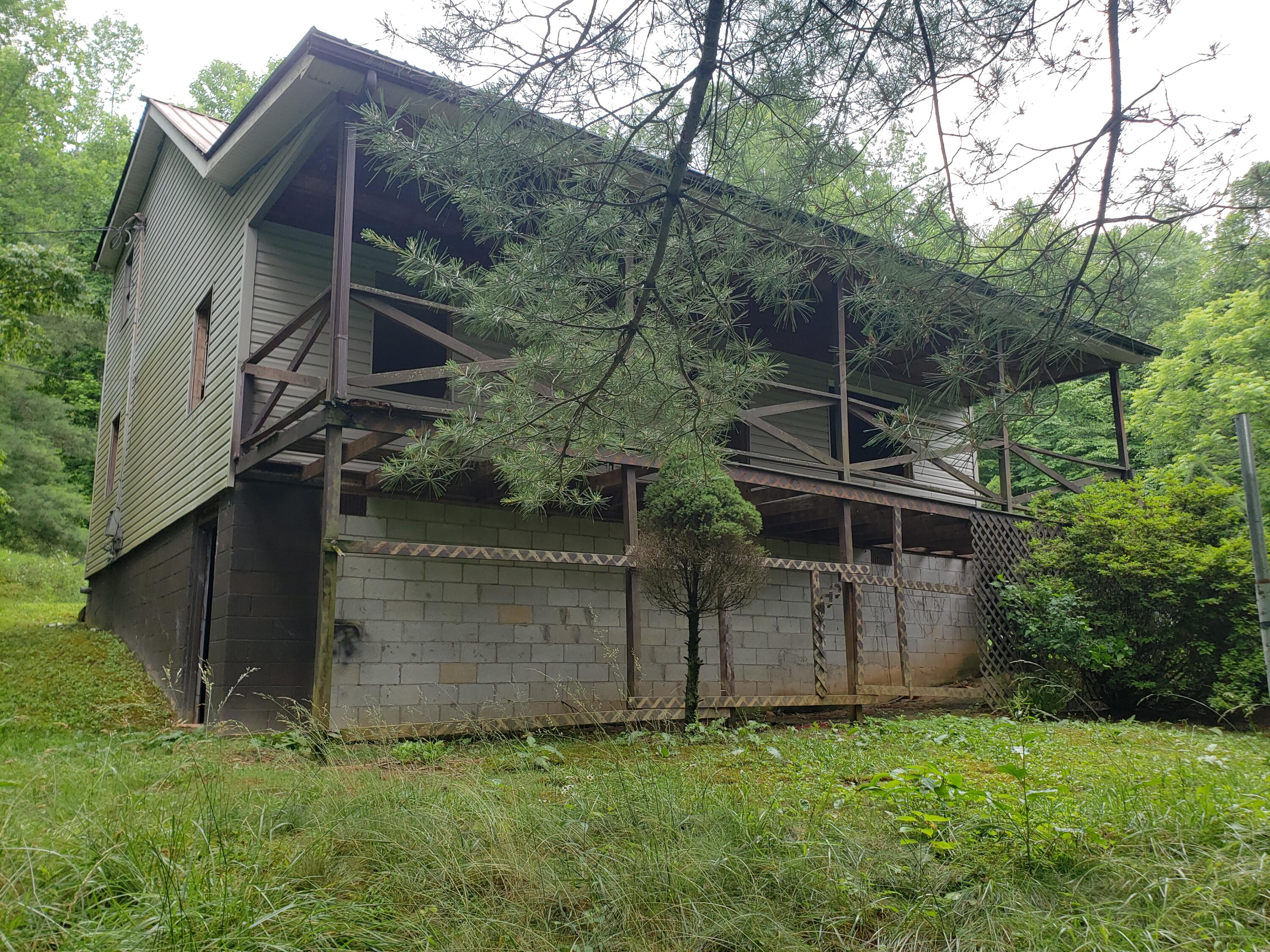 1669 Teges Creek Road Manchester, KY 40962 - Photo 1 of 2 Main view