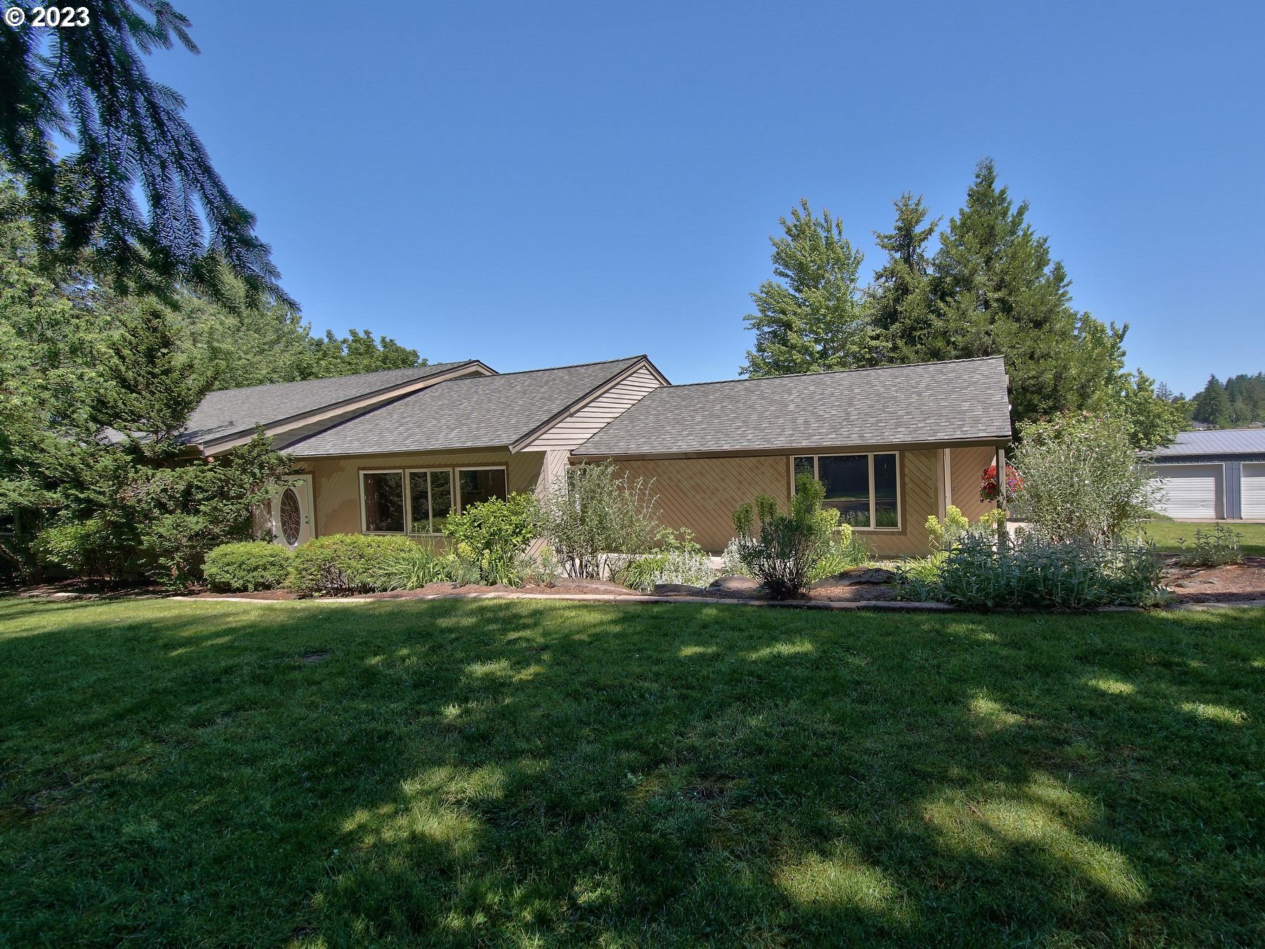 12773 South Union Hall Road Canby, OR 97013 - Photo 1 of 47 a front view of a house with a garden