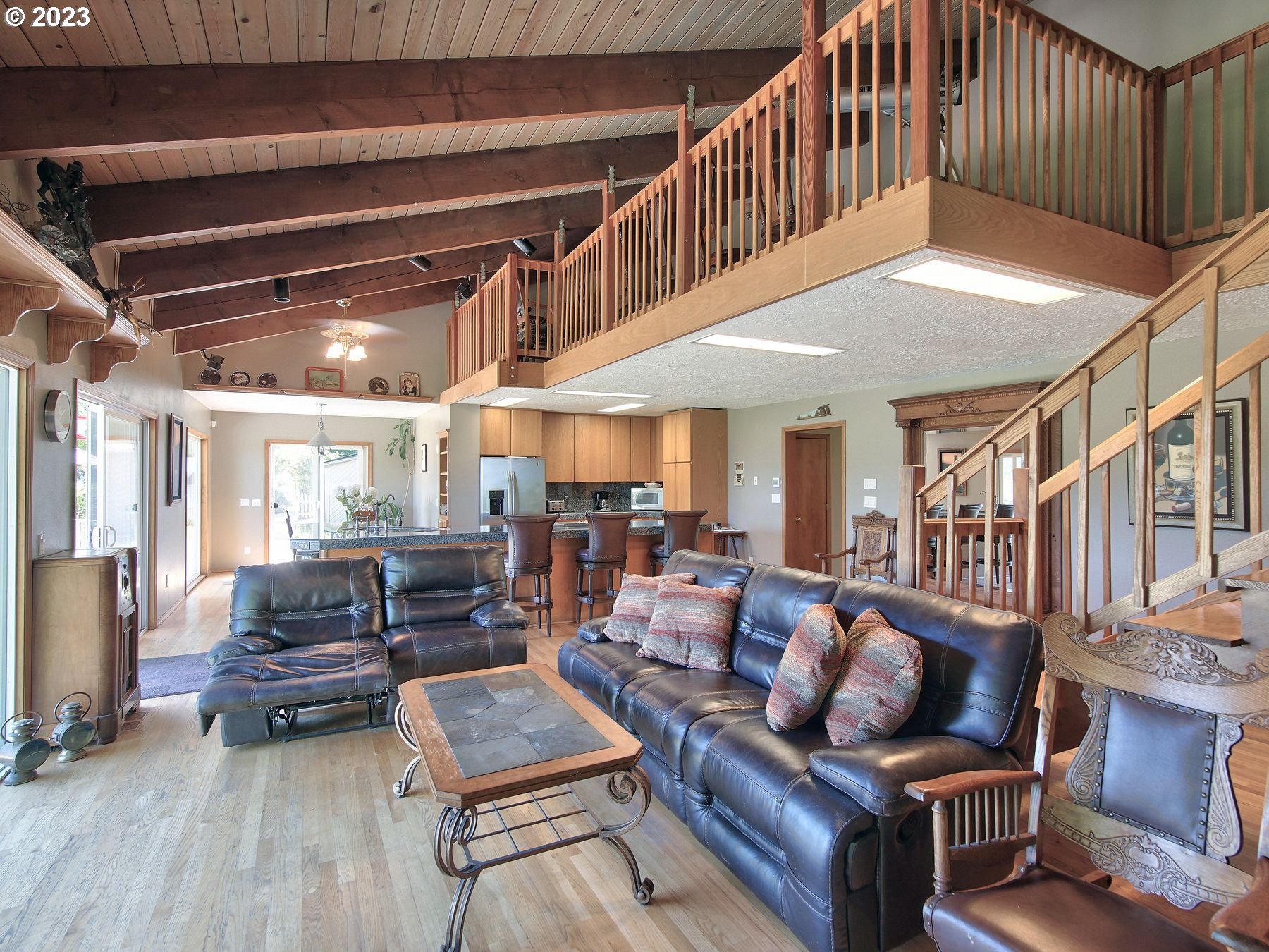 12773 South Union Hall Road Canby, OR 97013 - Photo 15 of 47 a living room with furniture