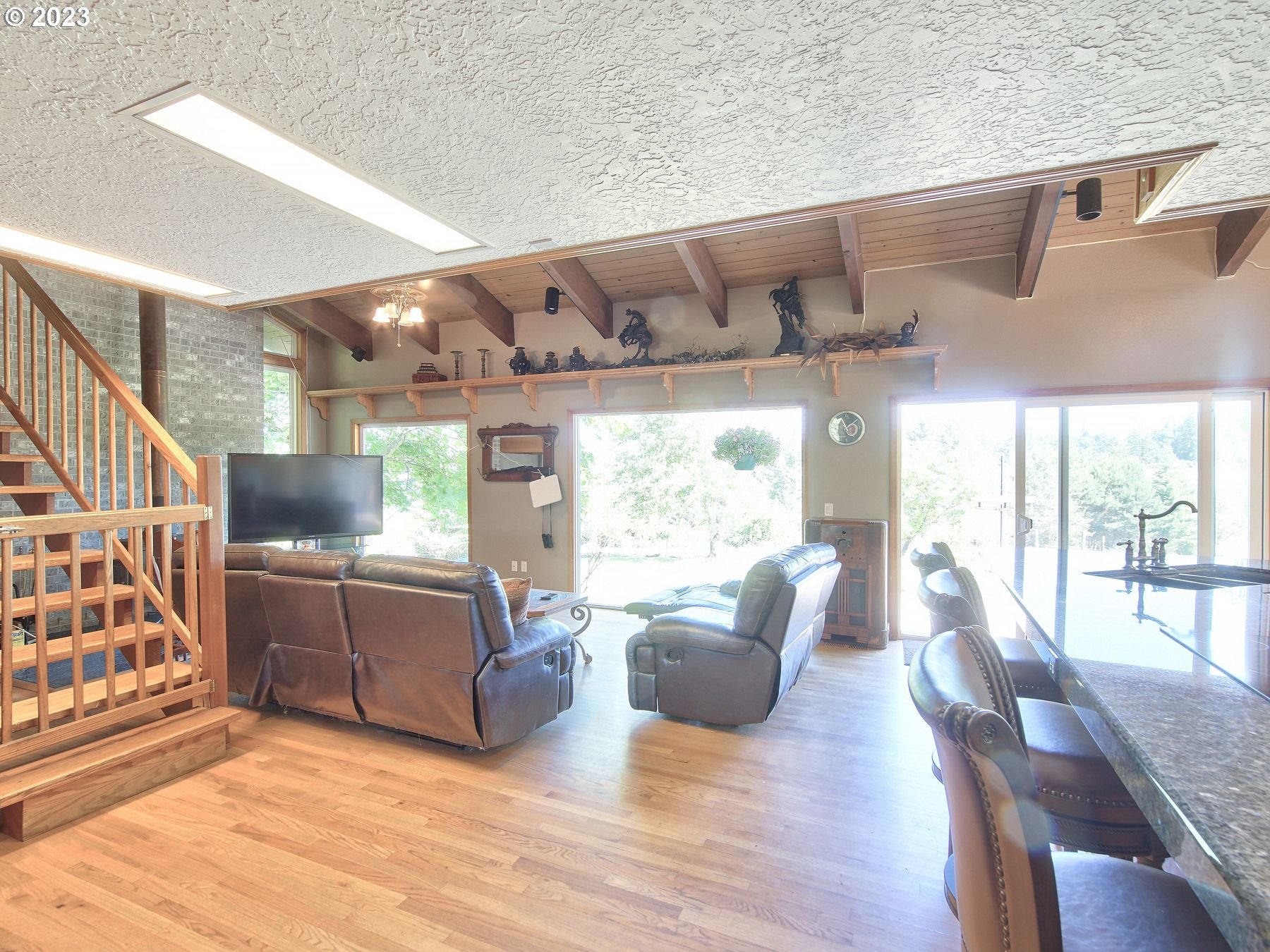 12773 South Union Hall Road Canby, OR 97013 - Photo 16 of 47 a living room with furniture and a large window