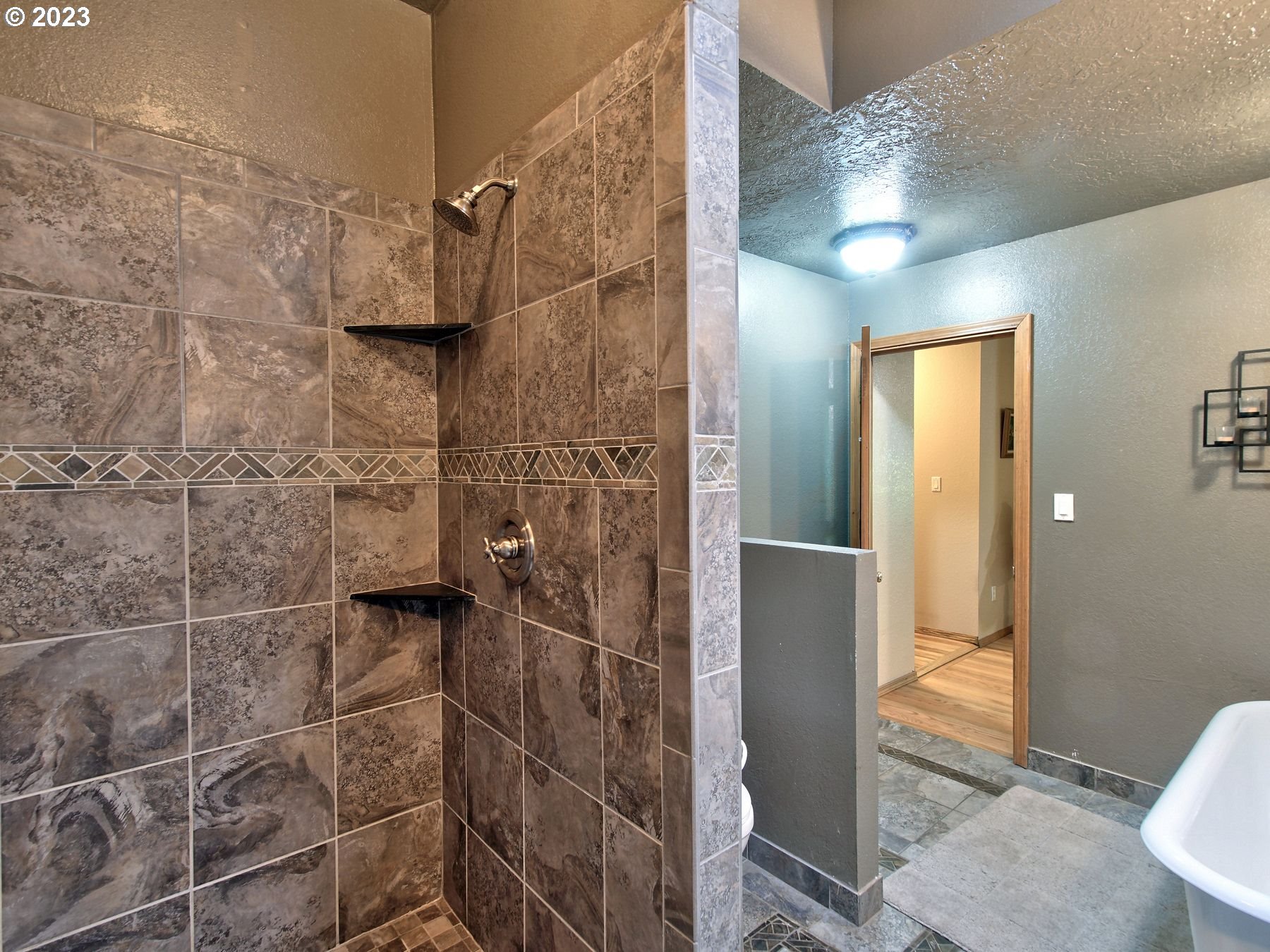 12773 South Union Hall Road Canby, OR 97013 - Photo 24 of 47 a bathroom with a shower and toilet