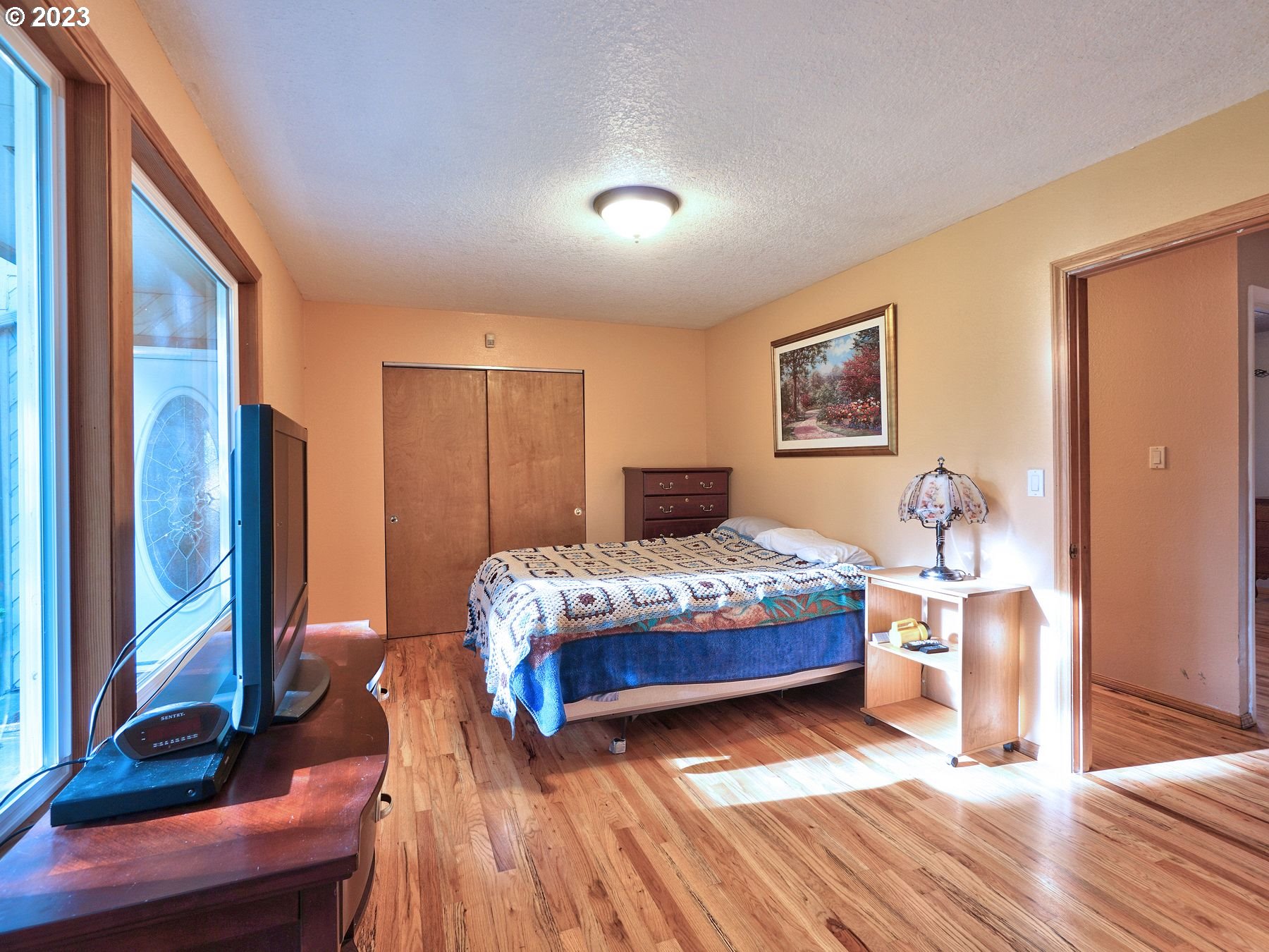 12773 South Union Hall Road Canby, OR 97013 - Photo 33 of 47 a bedroom with a bed and wooden floor