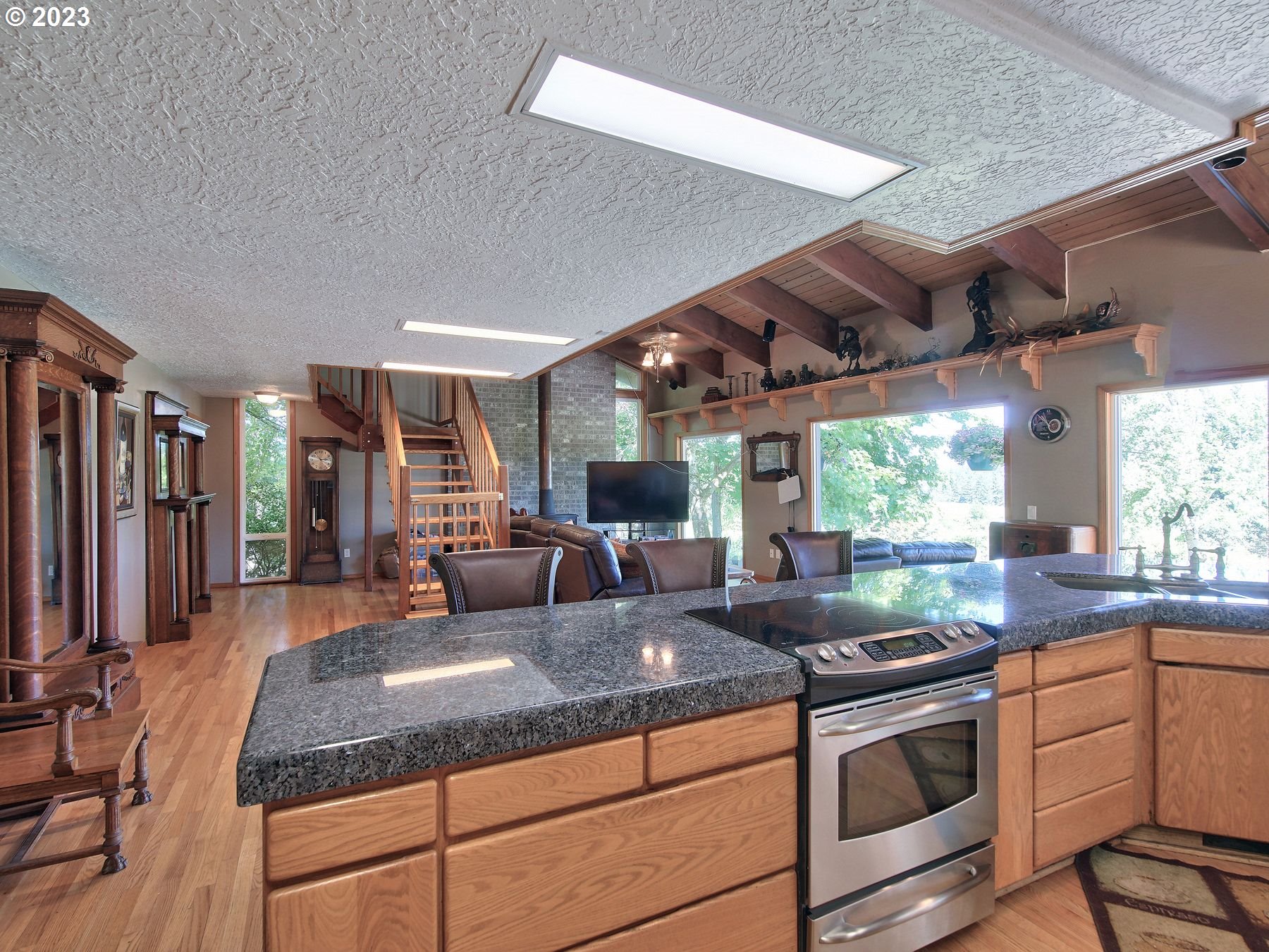 12773 South Union Hall Road Canby, OR 97013 - Photo 7 of 47 a kitchen with granite countertop lots of counter top space