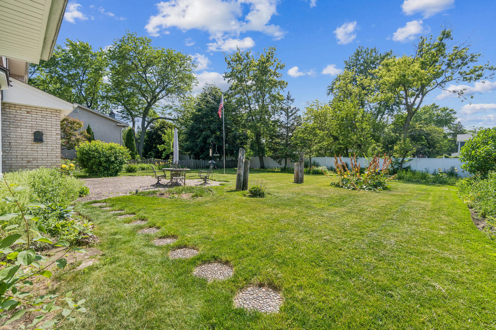 1848 Birch Road Northbrook, IL 60062 - Photo 4 of 34 a view of a park with large trees