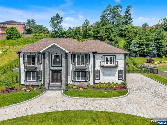 $2,350,000 | 125 Hamilton Trail, Totowa, NJ 07512