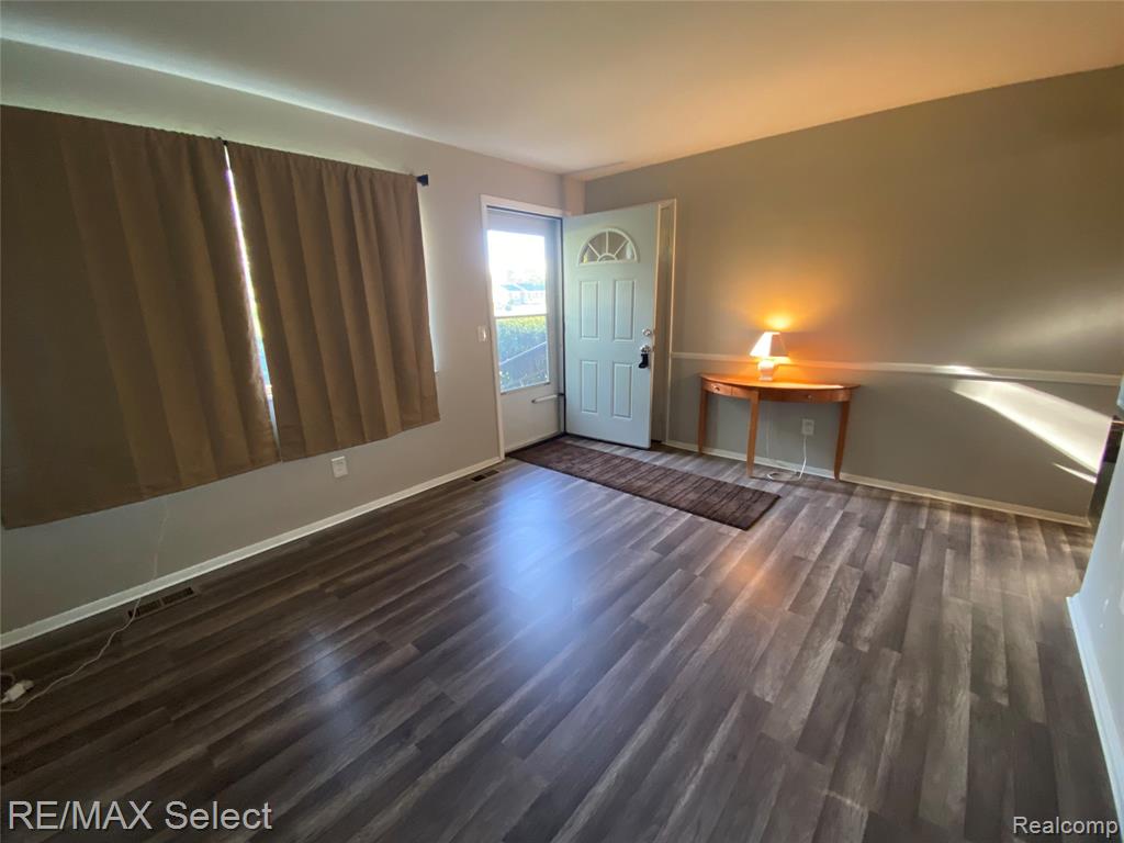 6169 Johnson Road Flushing, MI 48433 - Photo 18 of 28