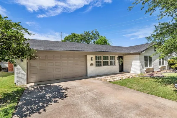 $334,900 | 1208 Southwood Drive, Woodway, TX 76712