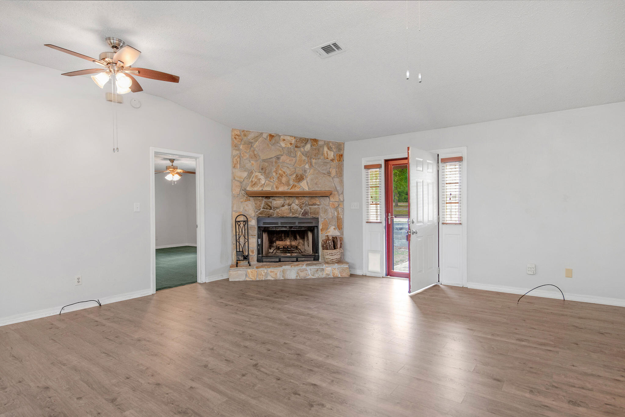 3571 Schifko Road Cantonment, FL 32533 - Photo 19 of 59 Living Area