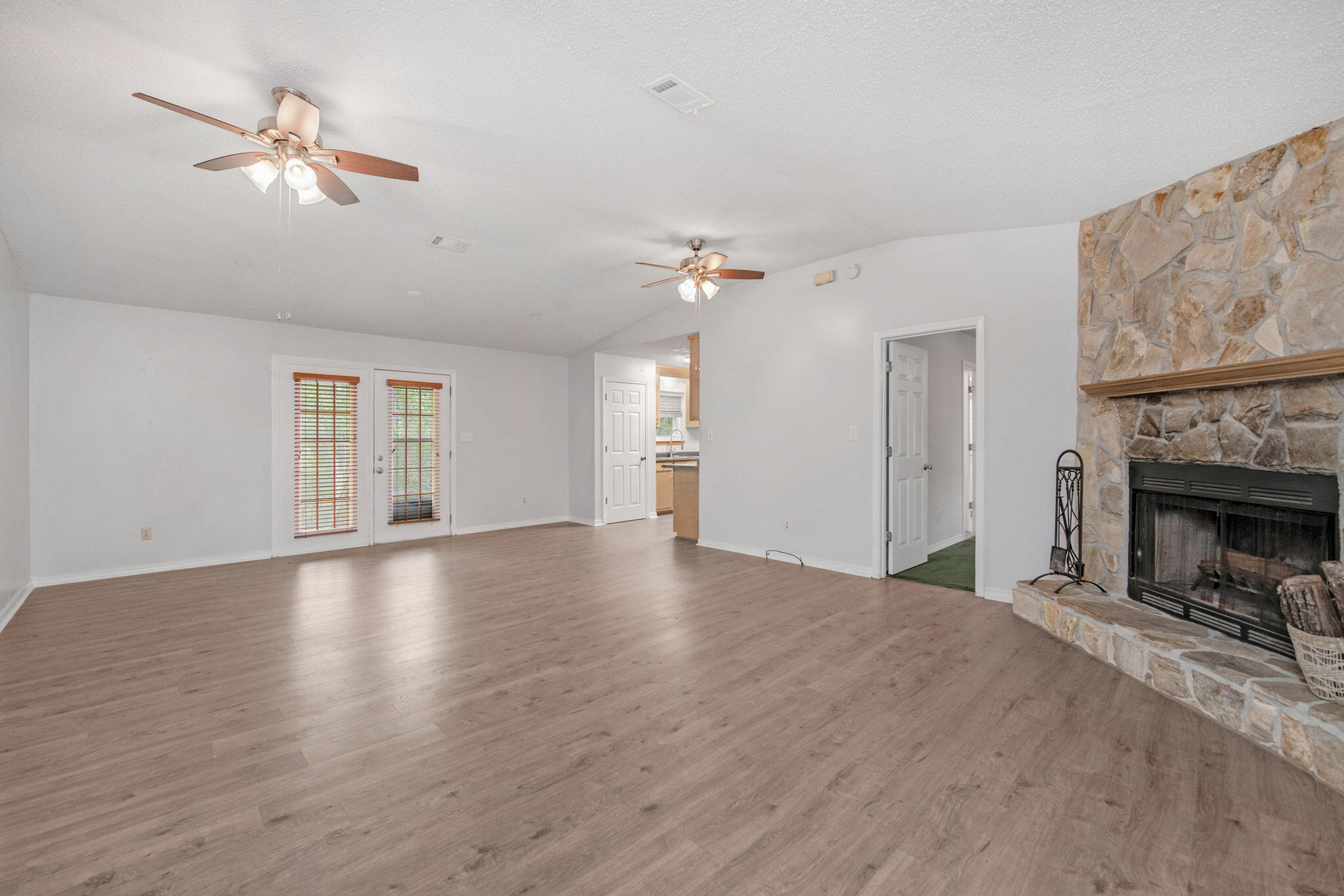 3571 Schifko Road Cantonment, FL 32533 - Photo 21 of 59 Living Area