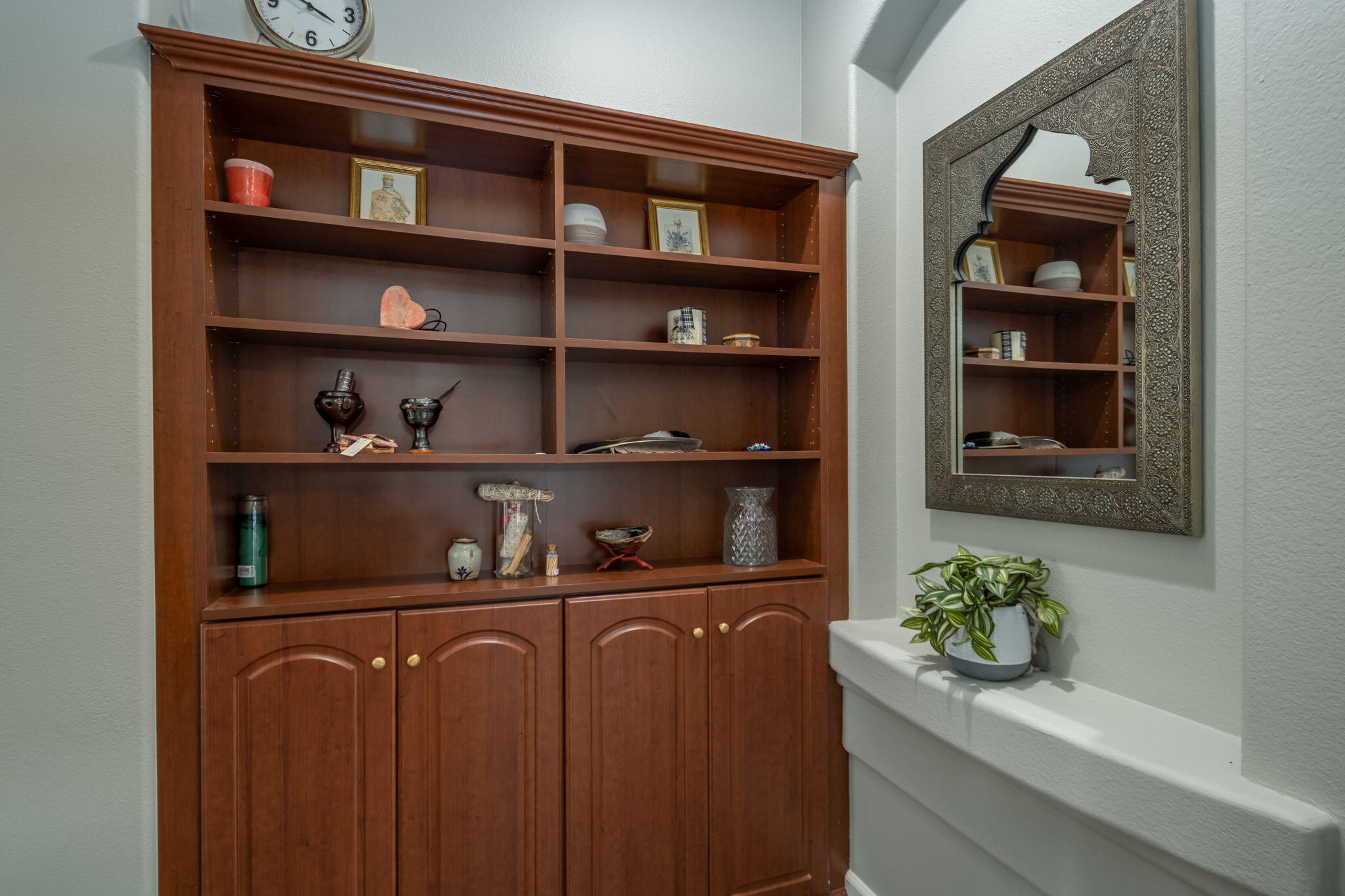 115 Ford Avenue Ventura, CA 93003 - Photo 16 of 33 a room with a bookshelf