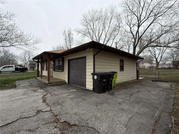 $184,000 | 17130 Chula Vista Drive, Belton, MO 64012