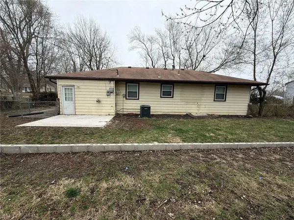 $184,000 | 17130 Chula Vista Drive, Belton, MO 64012