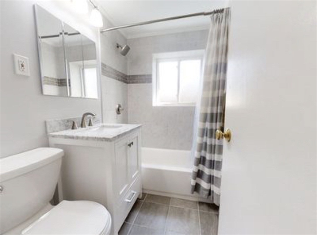50 Bryon Road, Unit 6 Chestnut Hill, MA 02467 - Photo 5 of 11