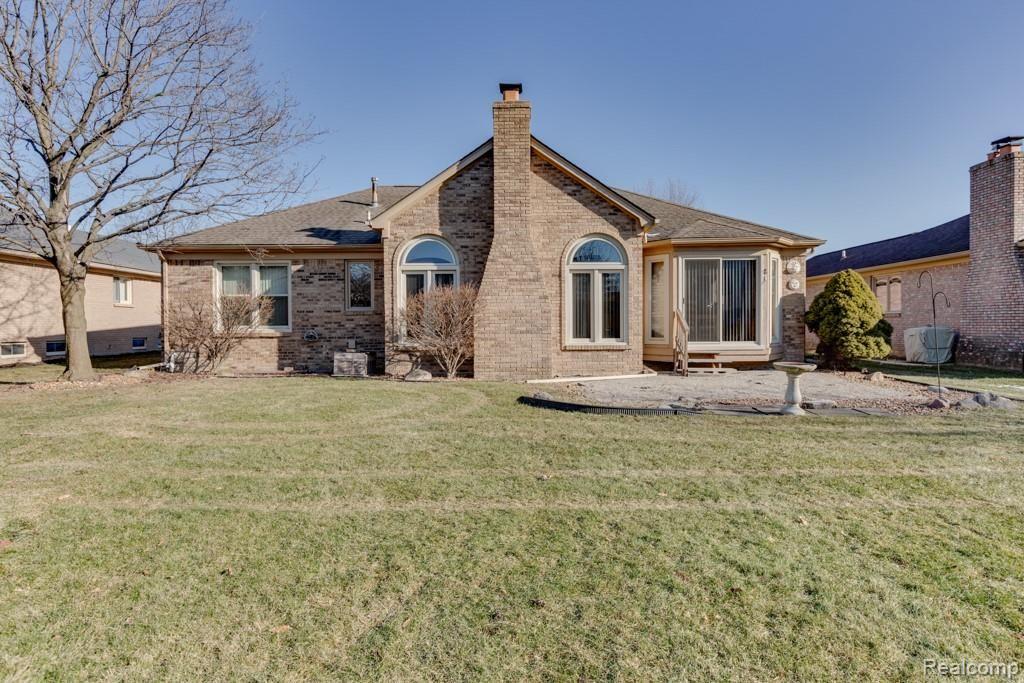 385 Buttercup Drive Rochester Hills, MI 48307 - Photo 2 of 33