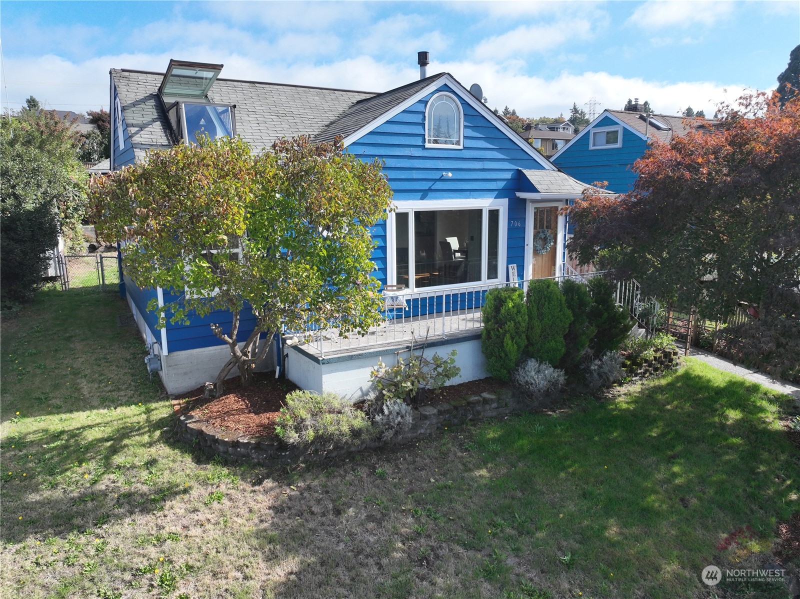 706 Renton Avenue South Renton, WA 98057 - Photo 1 of 38 a front view of a house with garden