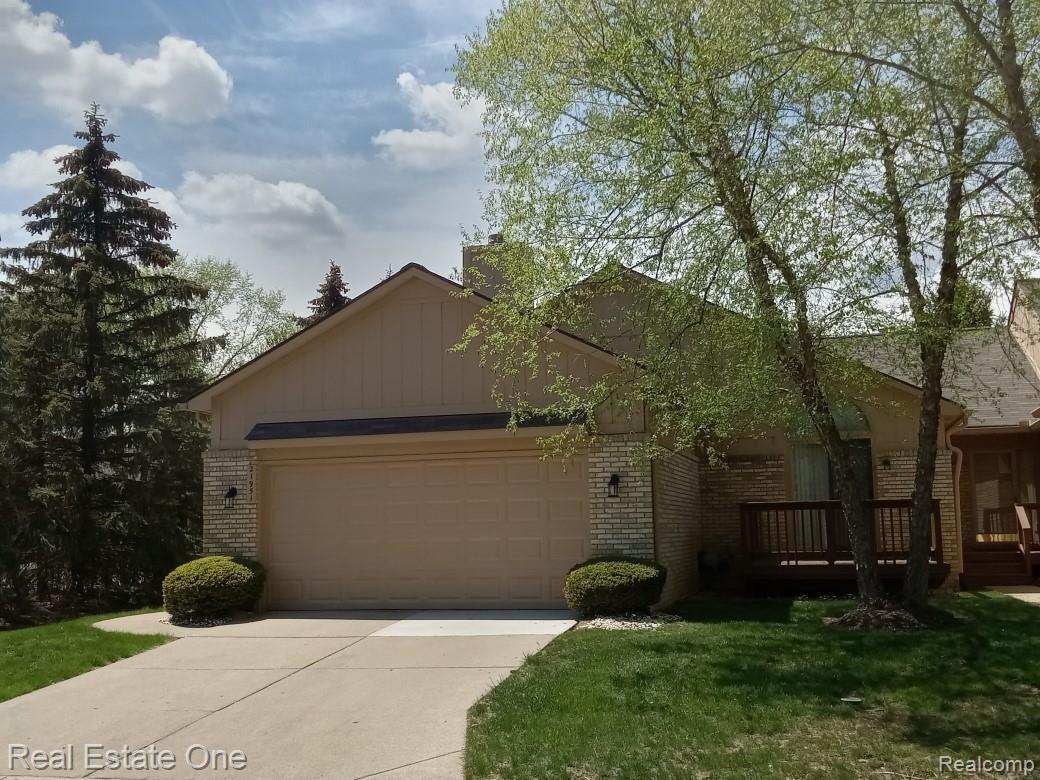 21951 Lancrest Court, Unit 294 Farmington, MI 48335 - Photo 41 of 43 Well cared for end unit 1722 sq ft.