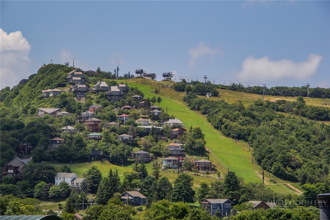 301 Pinnacle Inn Road, Unit 4103 Beech Mountain, NC 28604 - Photo 38 of 43 a view of a city