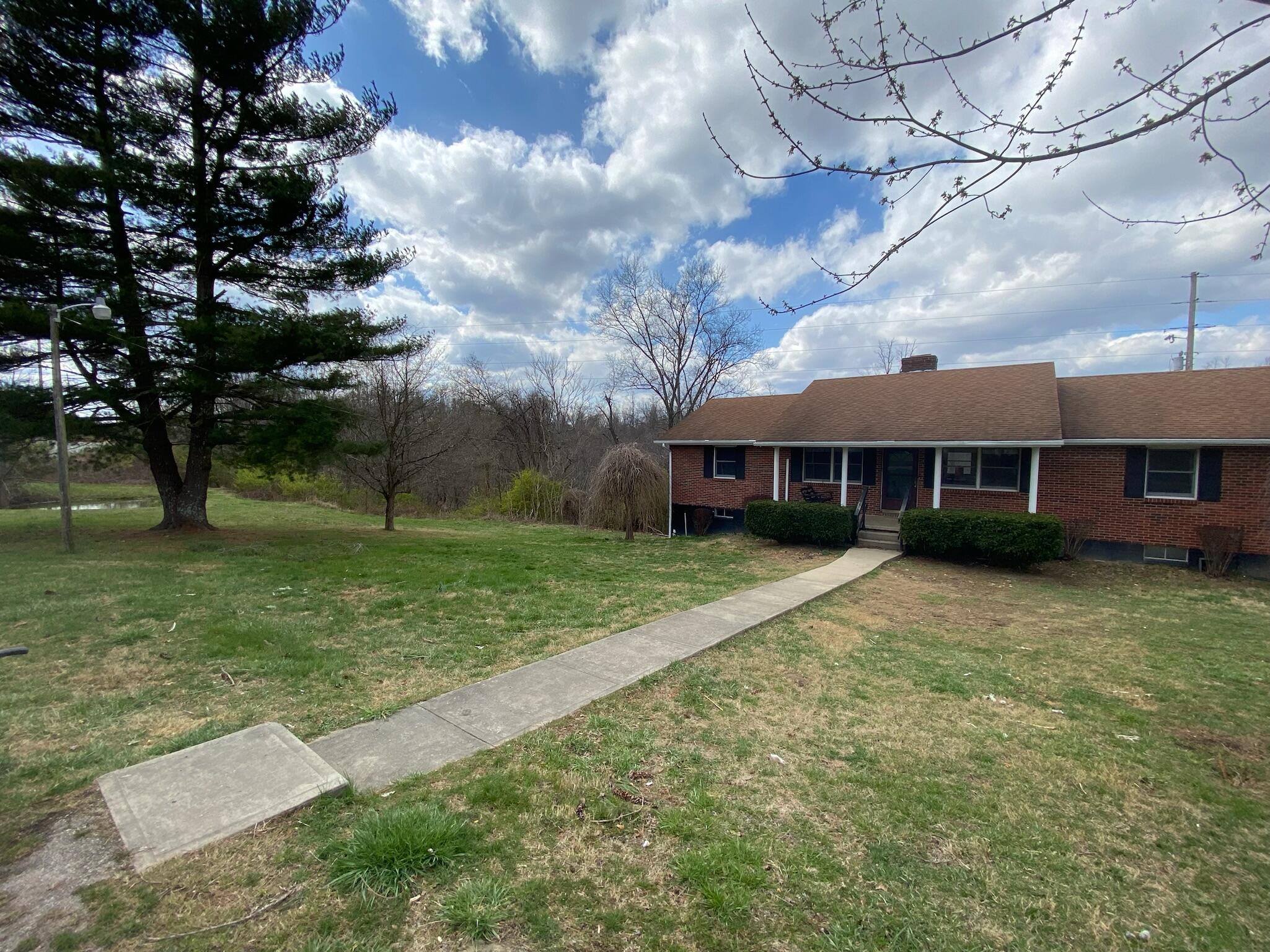 662 Lodge Hall Road McKee, KY 40447 - Photo 3 of 41 IMG_3361
