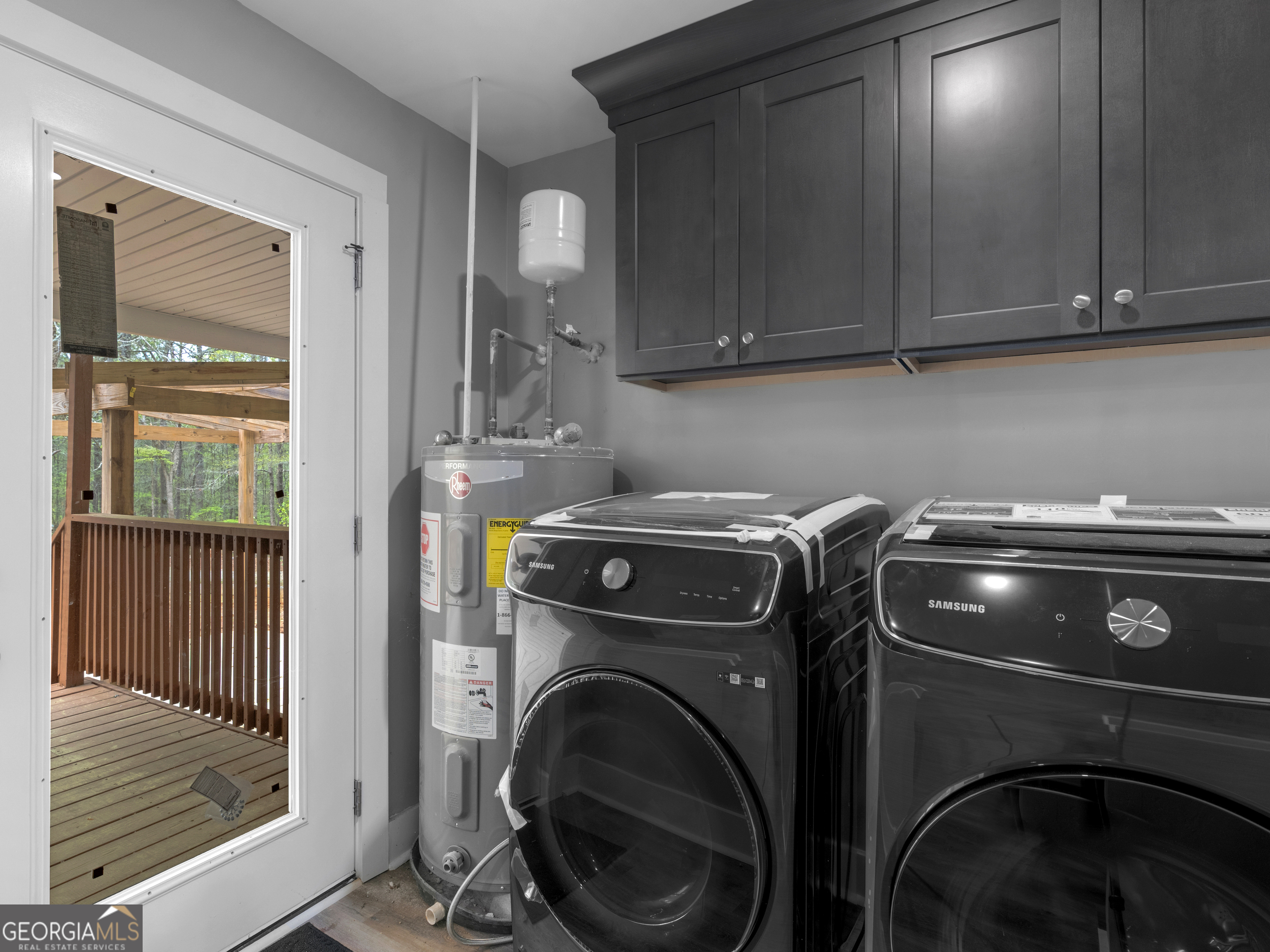 265 Steele Road Griffin, GA 30223 - Photo 19 of 64 a utility room with dryer and washer