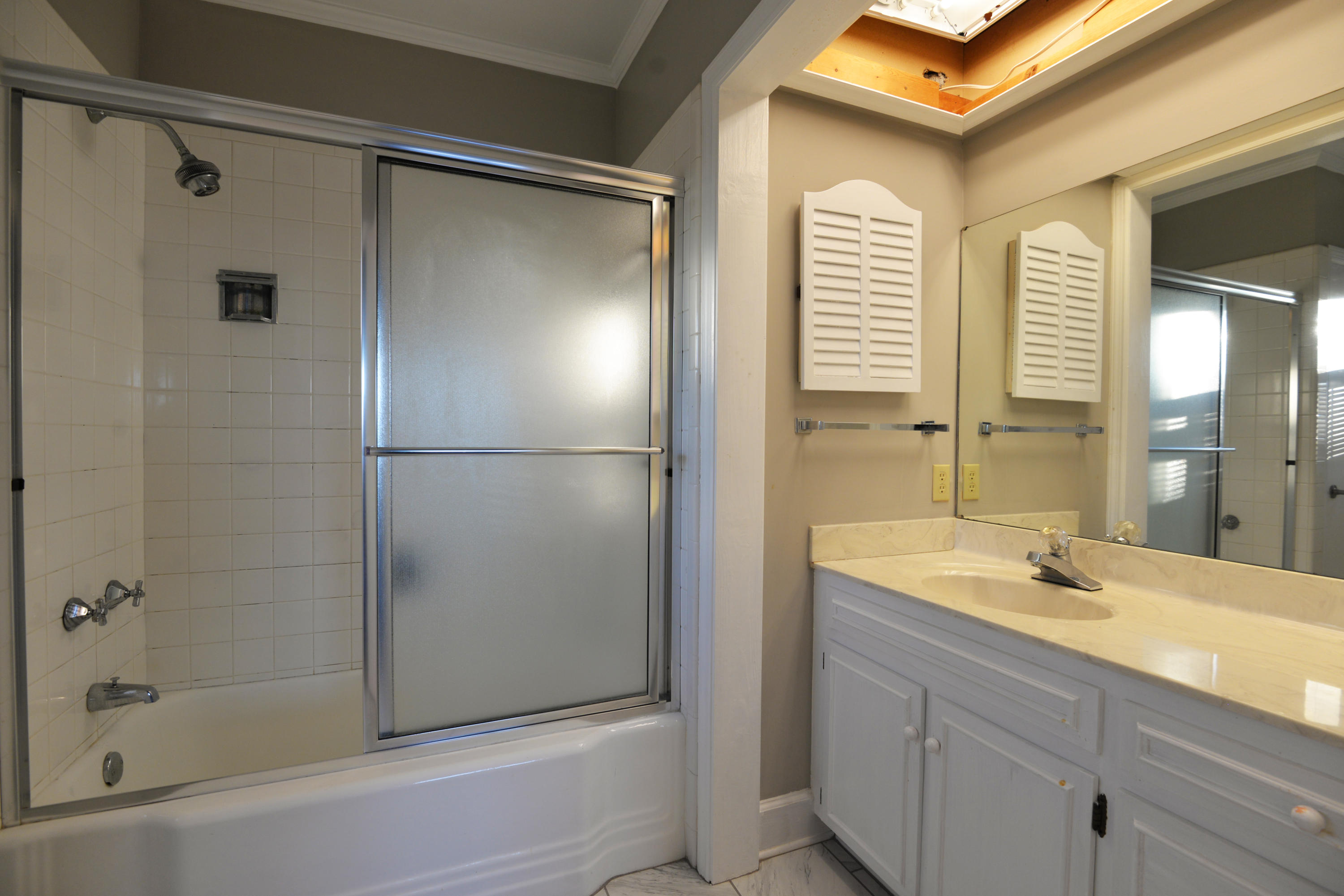 104 Riverpoint Road Signal Mountain, TN 37377 - Photo 21 of 46 Master bath
