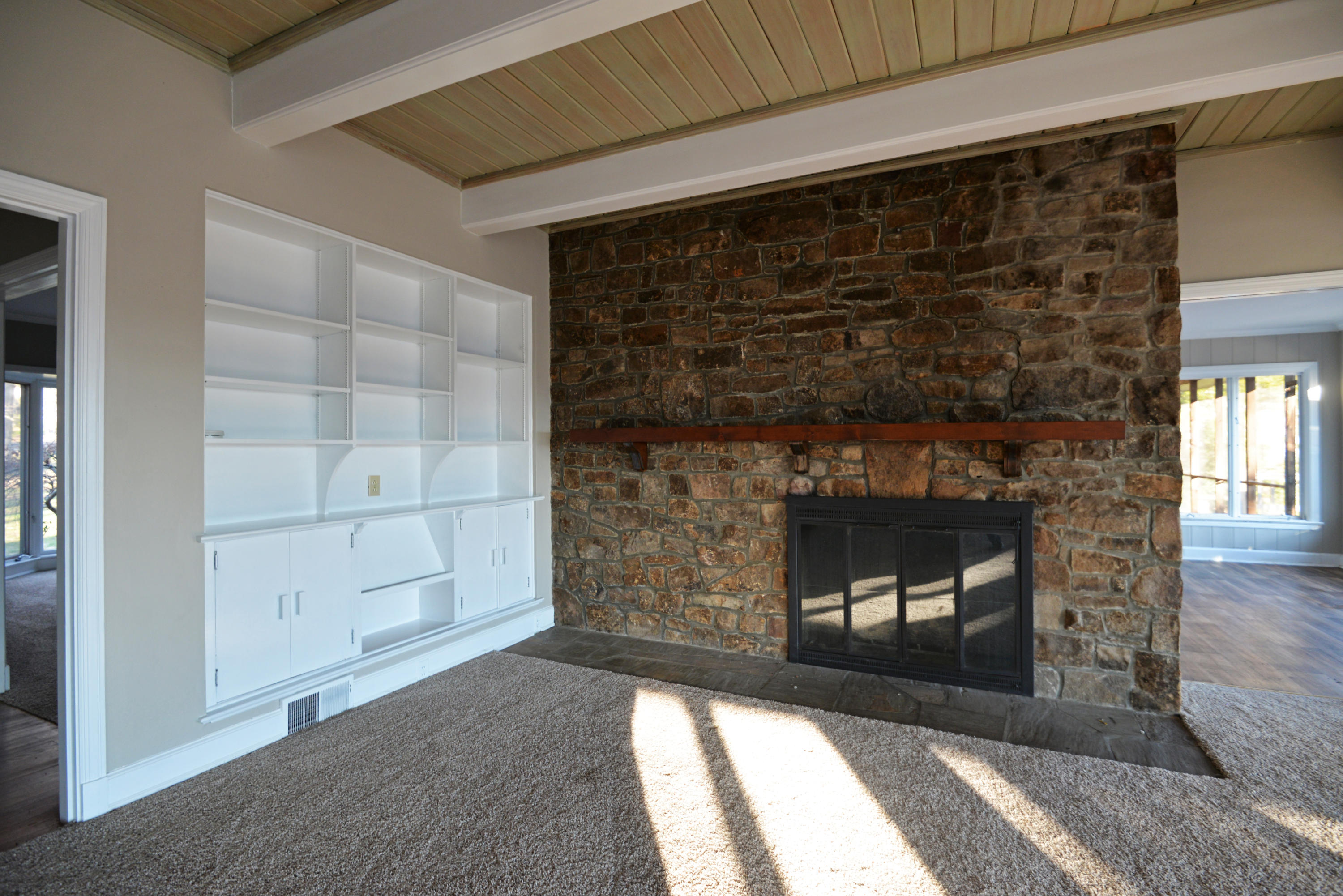 104 Riverpoint Road Signal Mountain, TN 37377 - Photo 8 of 46 Great Room FP & Built-Ins