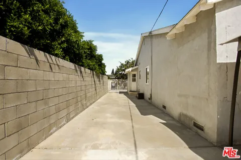 $899,000 | 14552 Runnymede Street, Van Nuys, CA 91405