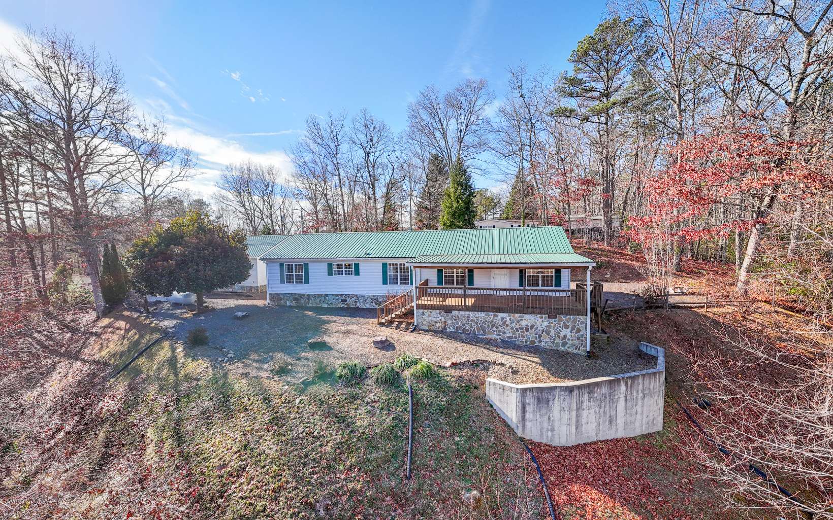 95 Misty Rdg Lane Murphy, NC 28906 - Photo 5 of 48 a front view of a house with garden
