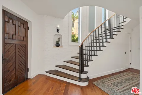 $3,995,000 | 2700 Glendower Avenue, Los Angeles, CA 90027