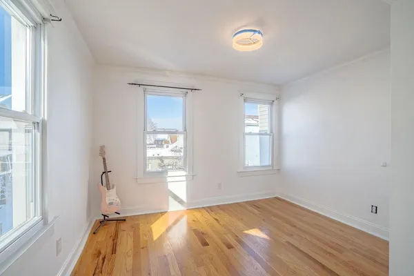 $2,950 | 179 Hobart Avenue, Bayonne, NJ 07002