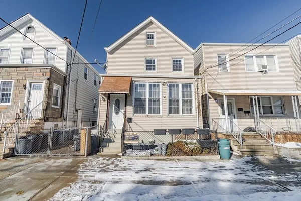 $2,950 | 179 Hobart Avenue, Bayonne, NJ 07002