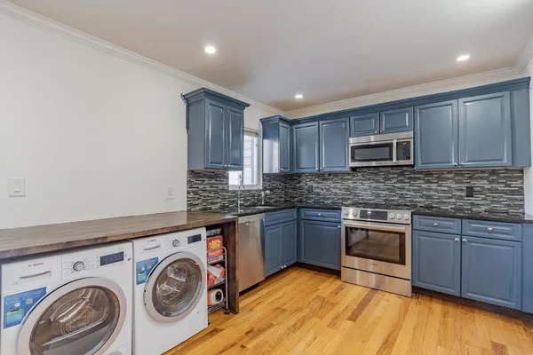 $2,950 | 179 Hobart Avenue, Bayonne, NJ 07002