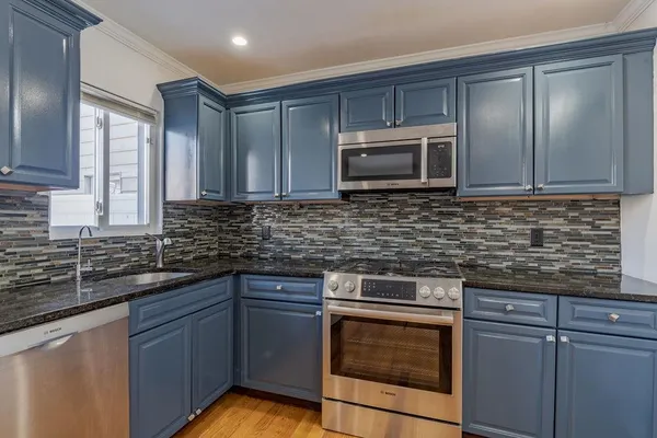 $2,950 | 179 Hobart Avenue, Bayonne, NJ 07002