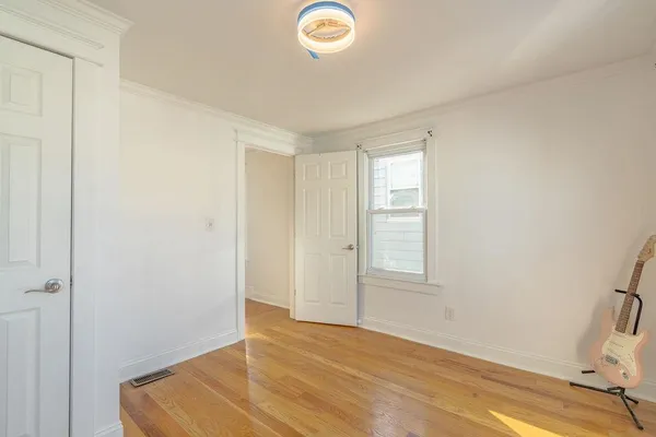 $2,950 | 179 Hobart Avenue, Bayonne, NJ 07002