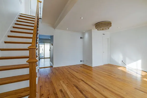 $2,950 | 179 Hobart Avenue, Bayonne, NJ 07002