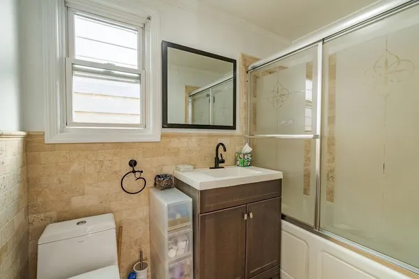 $2,950 | 179 Hobart Avenue, Bayonne, NJ 07002