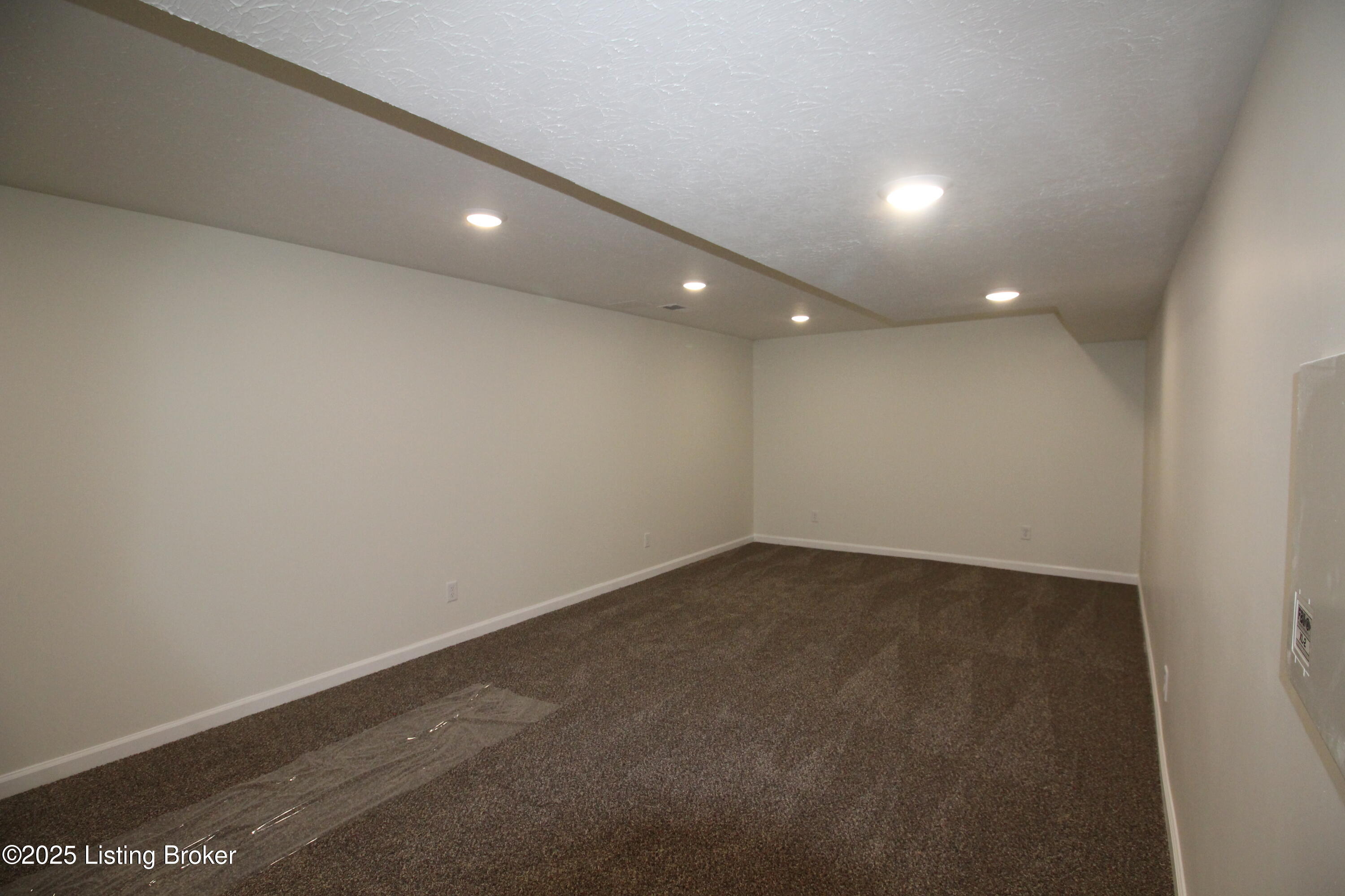 5185 Shepherdsville Road Elizabethtown, KY 42701 - Photo 26 of 34 IMG_9036