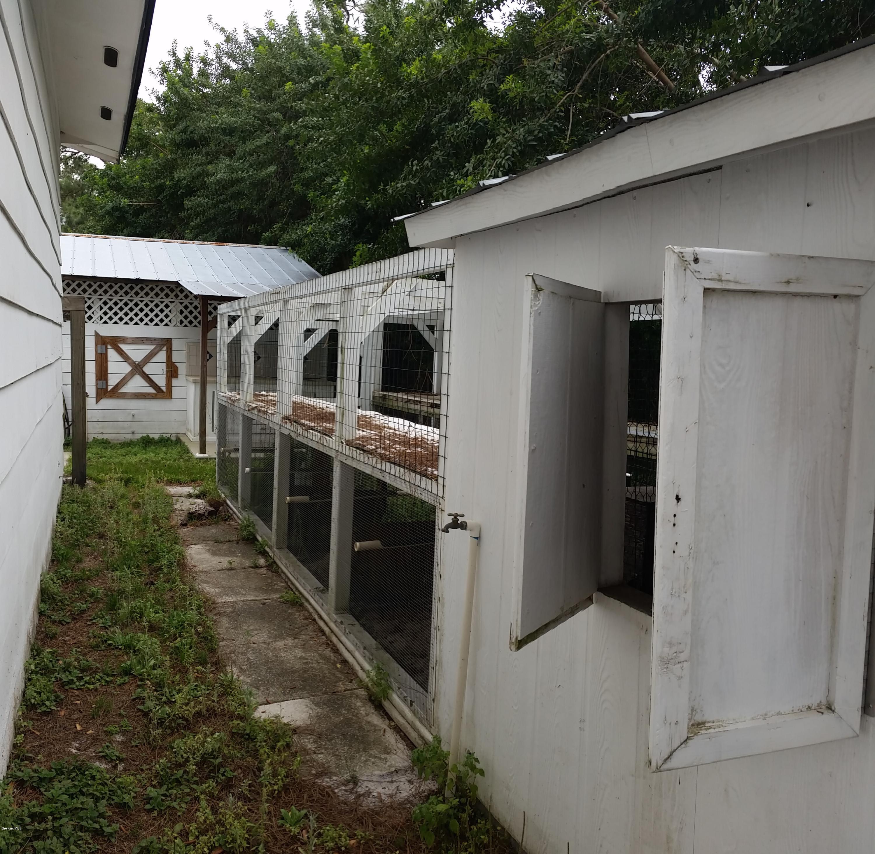 2420 Harlock Road Melbourne, FL 32934 - Photo 29 of 47 Chicken Coop