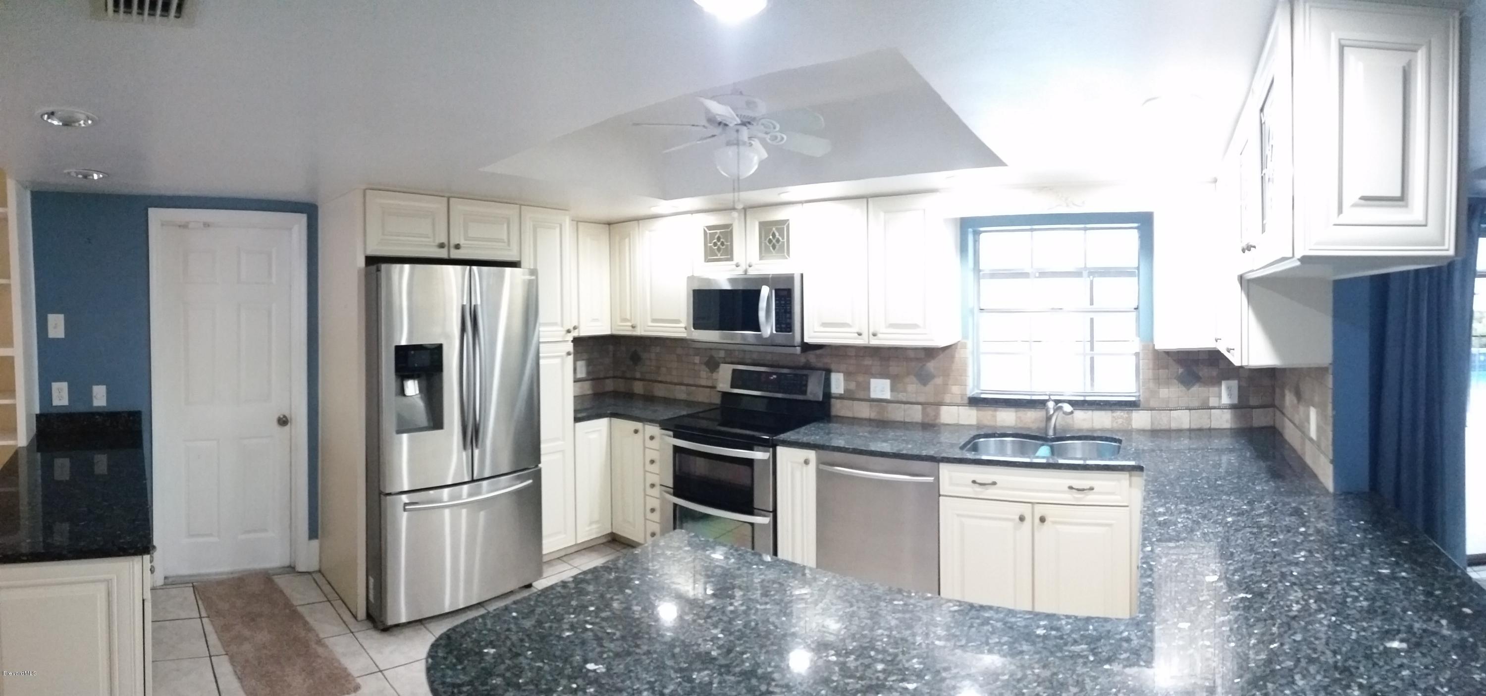 2420 Harlock Road Melbourne, FL 32934 - Photo 5 of 47 Stainless appliances & granite!