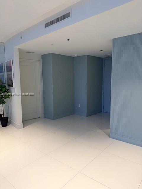 901 Brickell Key Boulevard, Unit 906 Miami, FL 33131 - Photo 14 of 60 an empty room with windows